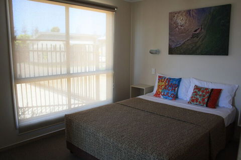The Bowlo Holiday Cabins - Hervey Bay Accommodation 4