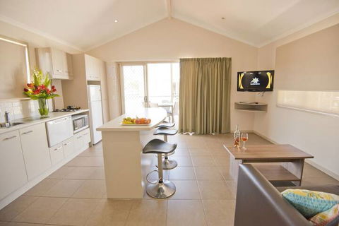 The Bowlo Holiday Cabins - Hervey Bay Accommodation 5
