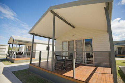 The Bowlo Holiday Cabins - Hervey Bay Accommodation 0