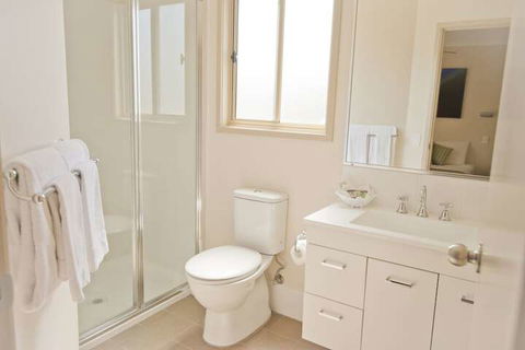 The Bowlo Holiday Cabins - Hervey Bay Accommodation 2