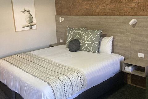 Hamilton's Henry Parkes Motor Inn, Parkes - Hervey Bay Accommodation 4