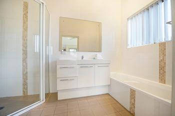 Coffs Beach Houses - Hervey Bay Accommodation 2
