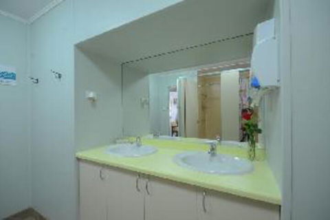 Travellers Rest Guesthouse - Hervey Bay Accommodation 0