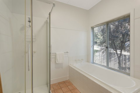 Surfside - Hervey Bay Accommodation 5