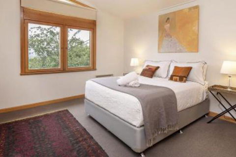 Alpine House Views Over Lake Jindabyne & The Snowy Mountains - Hervey Bay Accommodation 0