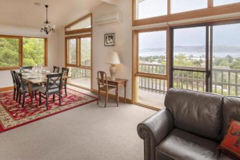 Alpine House Views Over Lake Jindabyne & The Snowy Mountains - Hervey Bay Accommodation 6