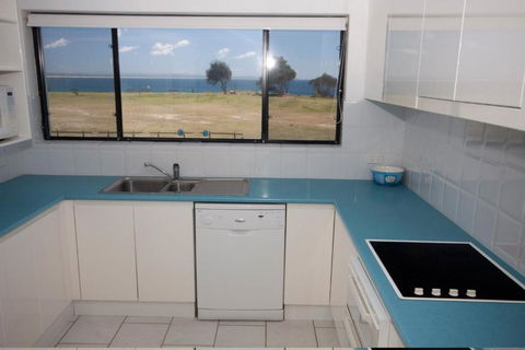 Hi Surf Unit 4 92 Head St. Forster - Hervey Bay Accommodation 3