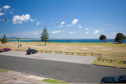 Hi Surf Unit 4 92 Head St. Forster - Hervey Bay Accommodation 2