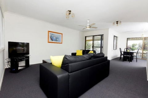 Lake House On Elouera - Hervey Bay Accommodation 2