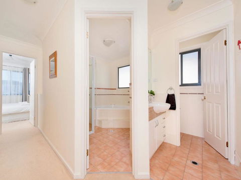 Portovenere Fishermans Bay - Hervey Bay Accommodation 6