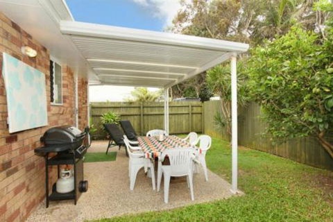 Unit 1 / 14 Tamarindus Street Marcoola Beach Pet Friendly 300 BOND Linen Supplied - Tourism Hervey Bay 5