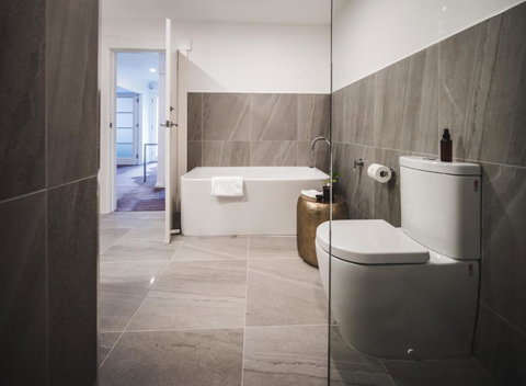 Russell House - Hervey Bay Accommodation 1