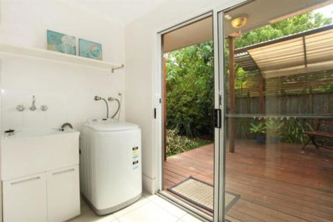 1 / 882 David Low Way Marcoola 500 Bond Linen Included Pet Friendly - Hervey Bay Accommodation 2