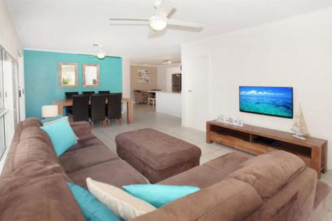1 / 882 David Low Way Marcoola 500 Bond Linen Included Pet Friendly - Hervey Bay Accommodation 3