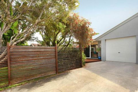 1 / 882 David Low Way Marcoola 500 Bond Linen Included Pet Friendly - Hervey Bay Accommodation 0