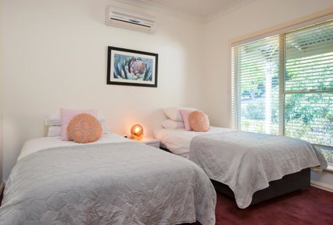 Emerald Lodge - Hervey Bay Accommodation 1