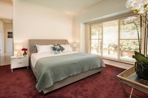 Emerald Lodge - Hervey Bay Accommodation 2