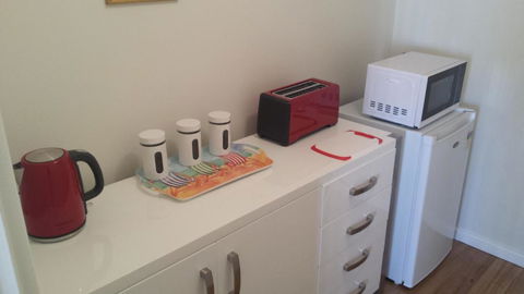 Alexander Drive B & B - Hervey Bay Accommodation 5