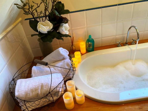French Cottage & Loft - Hervey Bay Accommodation 7