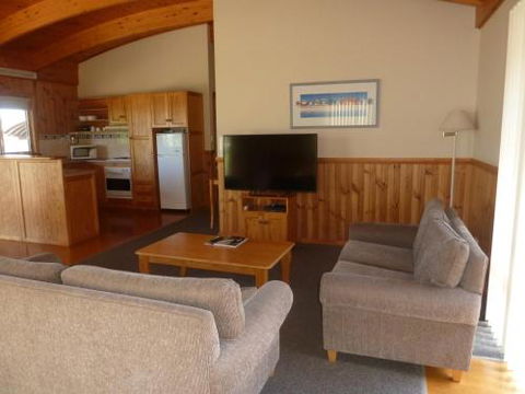Bridport Villa - Hervey Bay Accommodation 1