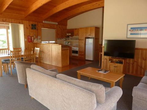 Bridport Villa - Hervey Bay Accommodation 0