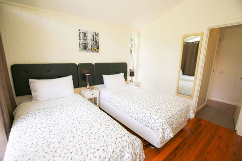 Allambie Cottages Villa 1 - Tourism Hervey Bay 4