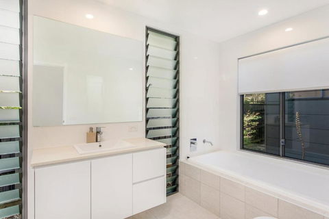 A SWEET ESCAPE Beachfront Tranquility - Tourism Hervey Bay 1