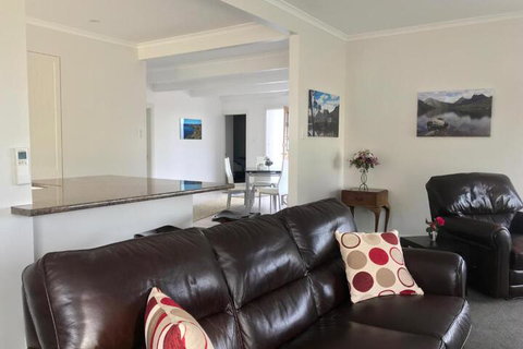 Seaside Retreat - Hervey Bay Accommodation 6