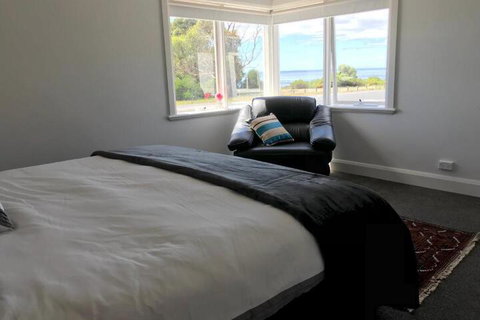 Seaside Retreat - Hervey Bay Accommodation 2