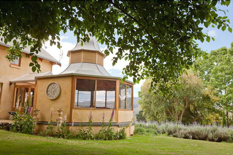 Kentisbury Country House - Hervey Bay Accommodation 1