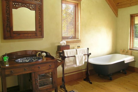 Kentisbury Country House - Hervey Bay Accommodation 6
