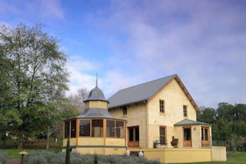 Kentisbury Country House - Hervey Bay Accommodation 0
