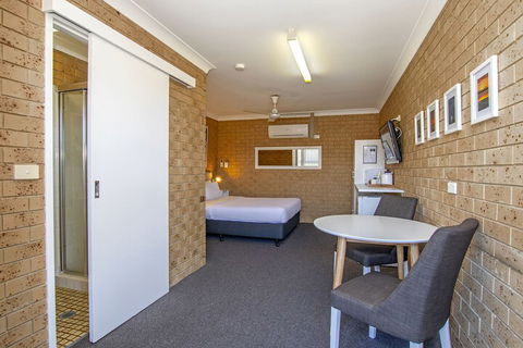 Coast Inn Motel - Hervey Bay Accommodation 5