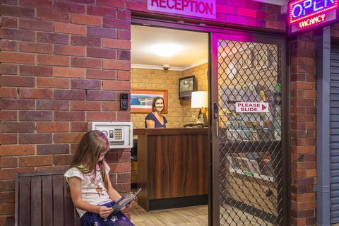Coast Inn Motel - Hervey Bay Accommodation 2