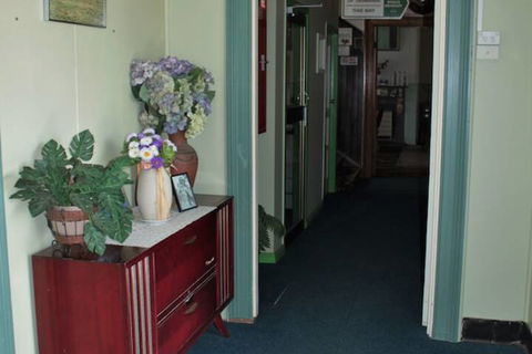 Bischoff Hotel - Hervey Bay Accommodation 2