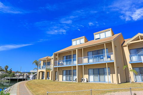The Marina Hotel - Tourism Hervey Bay 3