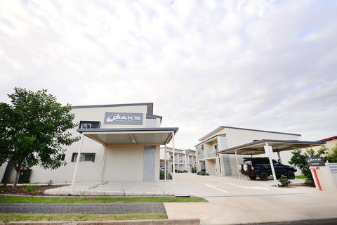 Oaks Middlemount Suites - Hervey Bay Accommodation 2