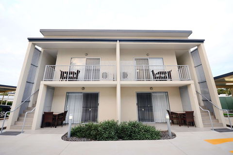 Oaks Middlemount Suites - Hervey Bay Accommodation 1