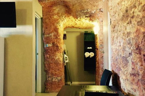 The Lookout Cave Underground Motel - Hervey Bay Accommodation 2