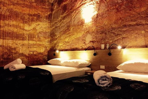 The Lookout Cave Underground Motel - Hervey Bay Accommodation 7