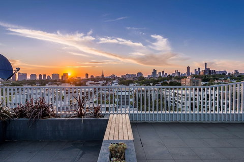 Oaks Melbourne South Yarra Suites - Hervey Bay Accommodation 0