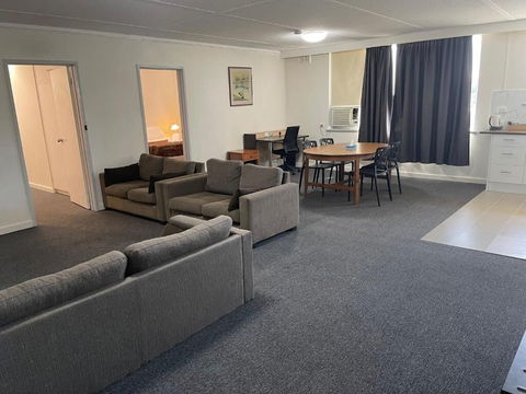 Parkside Inn Motel - Hervey Bay Accommodation 2