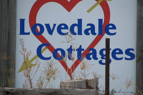 Lovedale Cottages - Hervey Bay Accommodation 5