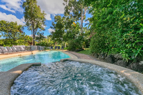 Beachfront Apartments On Trinity Beach - Hervey Bay Accommodation 3