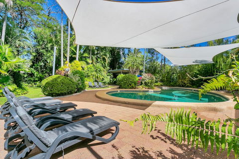 Beachfront Apartments On Trinity Beach - Hervey Bay Accommodation 5
