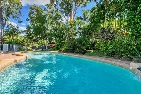 Beachfront Apartments On Trinity Beach - Hervey Bay Accommodation 2