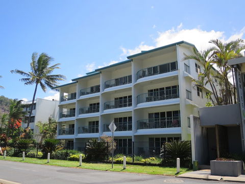 Beachfront Apartments On Trinity Beach - Hervey Bay Accommodation 1