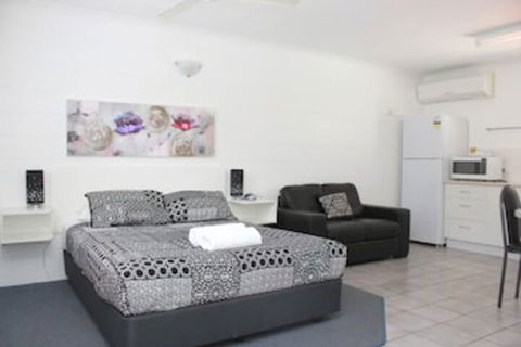 Townsville Holiday Apartments - Hervey Bay Accommodation 6