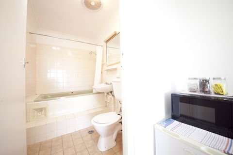 Manly Waves Hotel - Hervey Bay Accommodation 1