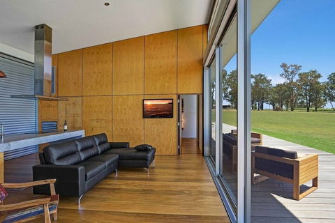 The Longhouse Suite 2 - Hervey Bay Accommodation 6